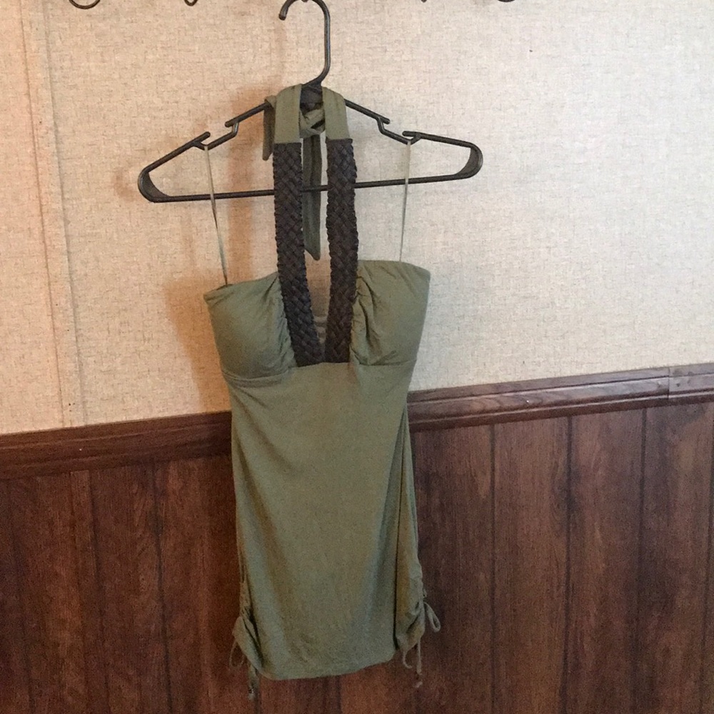 Guess halter style top NWOT